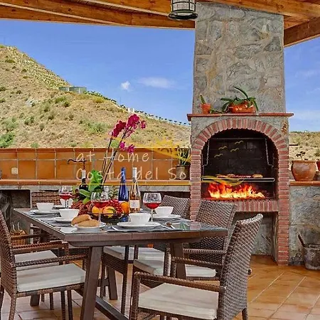 Villa Flores At *